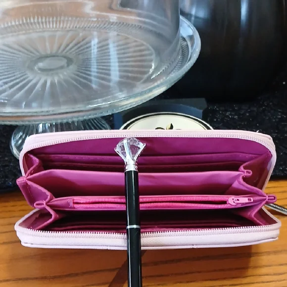 Mercedes-Benz Parfum Pink  Wallet - Picture 7 of 8